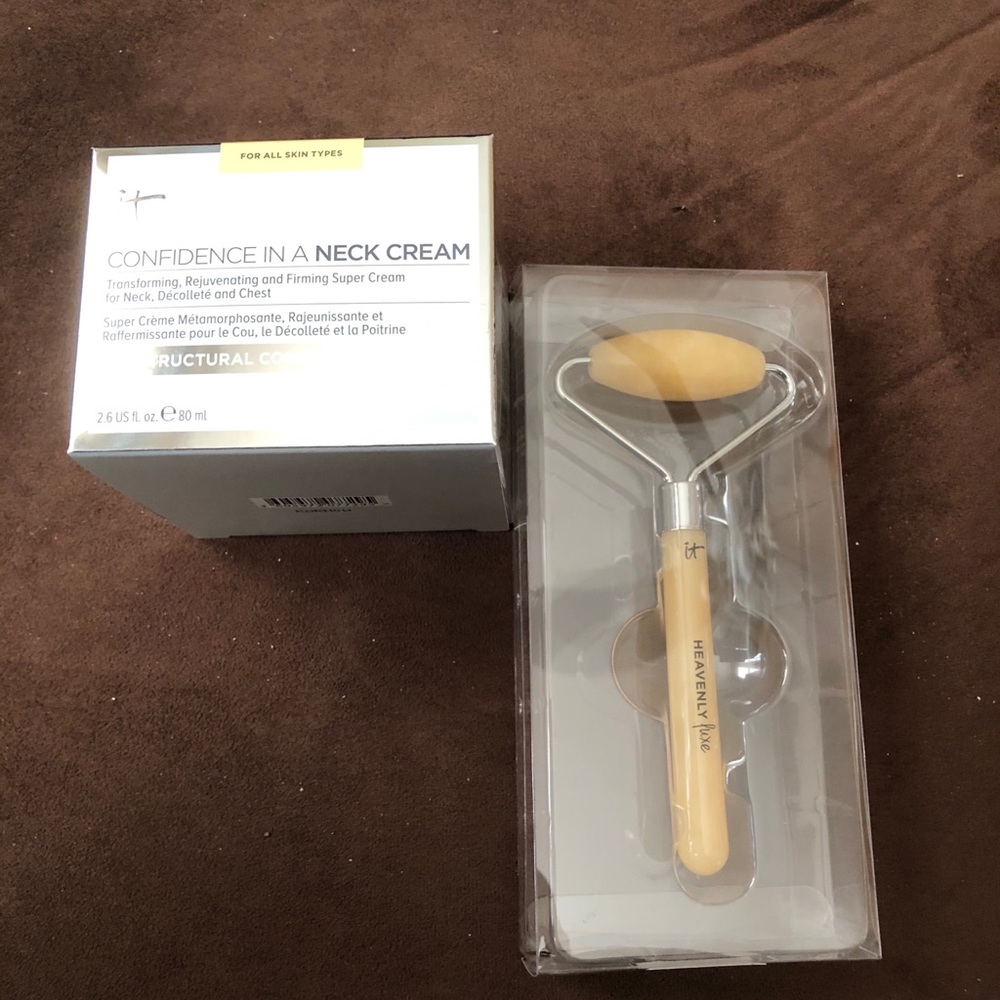 It Confidence in a neck cream with roller NIB